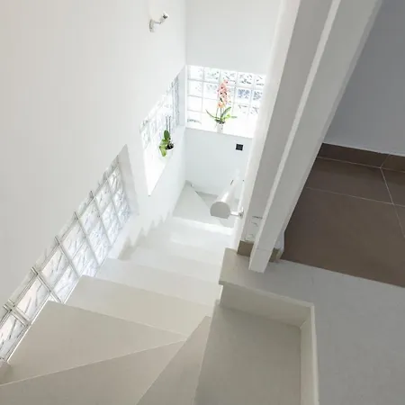 Marando - One Bedroom With Balcony And City View Apartment *