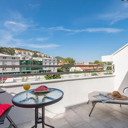 Marando - One Bedroom With Balcony And City View Apartment