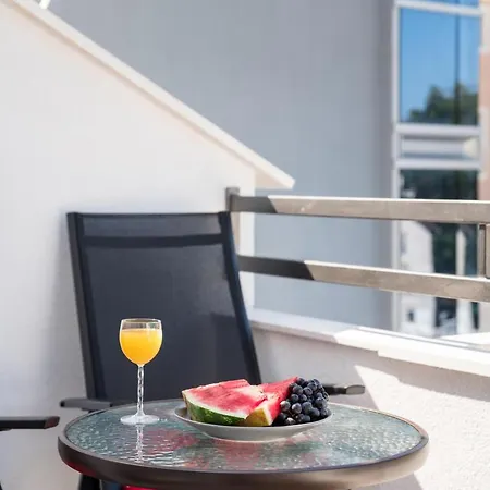 Апартаменты Marando - One Bedroom With Balcony And City View *